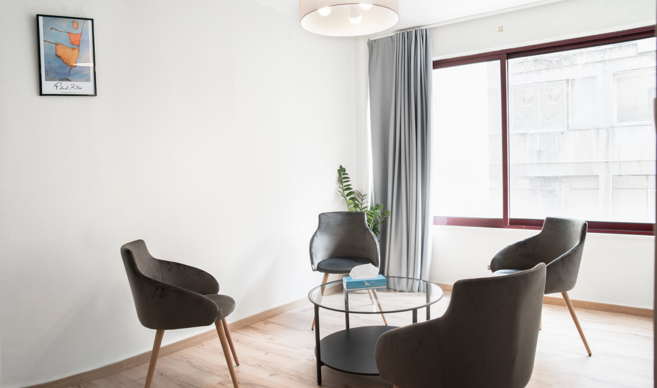 Καρέκλες και τραπέζι